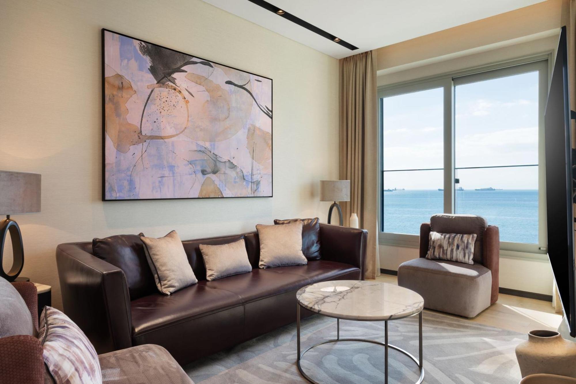 Jw Marriott Hotel Istanbul Marmara Sea Экстерьер фото A living room at the Ritz-Carlton, DIFC