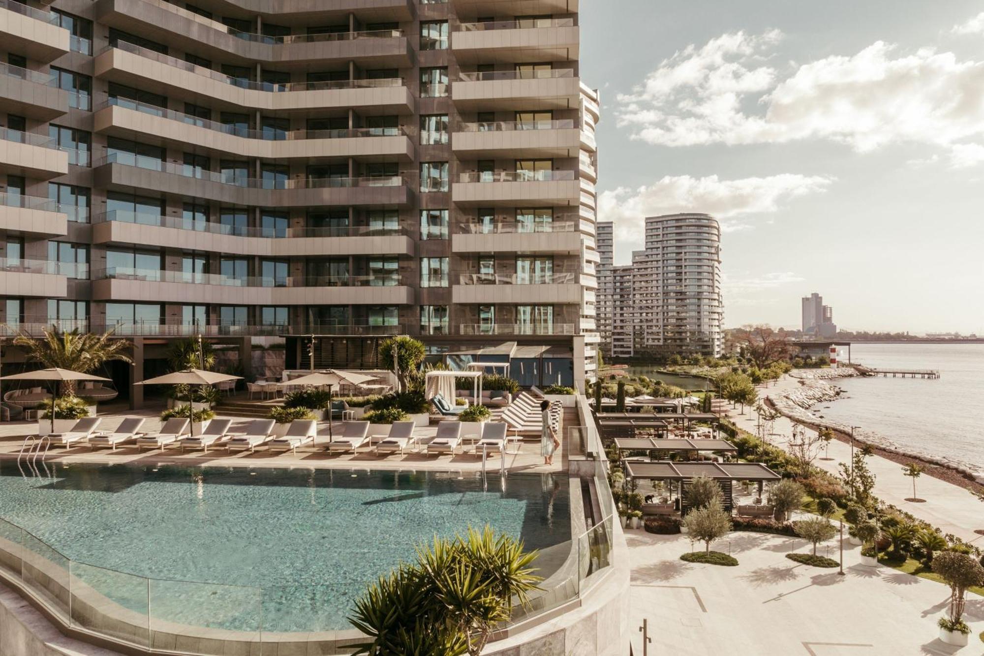 Jw Marriott Hotel Istanbul Marmara Sea Экстерьер фото The pool at the Ritz-Carlton, South Beach